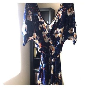 Evereve Floral Romper Shorts Size L NWOT